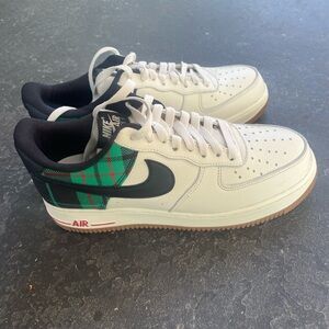 AIR FORCE 1'07 LX
PALE IVORY/BLACK-STADIUM GREEN
IVOIRE PALE/VERT STADE/NOIR